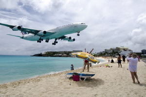 "kerosen beach" (Sint Marteen) by Mathieu Foulquié 